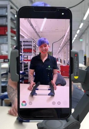 In Videoclips transportieren Kolleginnen und Kollegen wie Manuela Krügermeier die Vorteile einer Ausbildung bei Bauerfeind in Gera.
