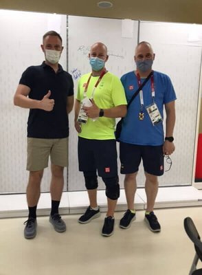 Kai Pittelkow (links) mit dem schwedischen Teamarzt Niclas Groen (Mitte) und Betreuer Jari Havela